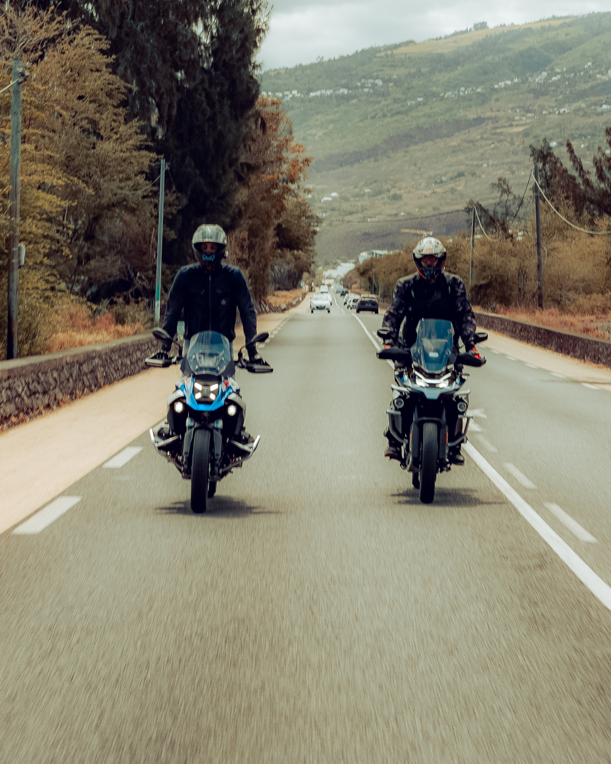 couple en location de moto roadster Réunion